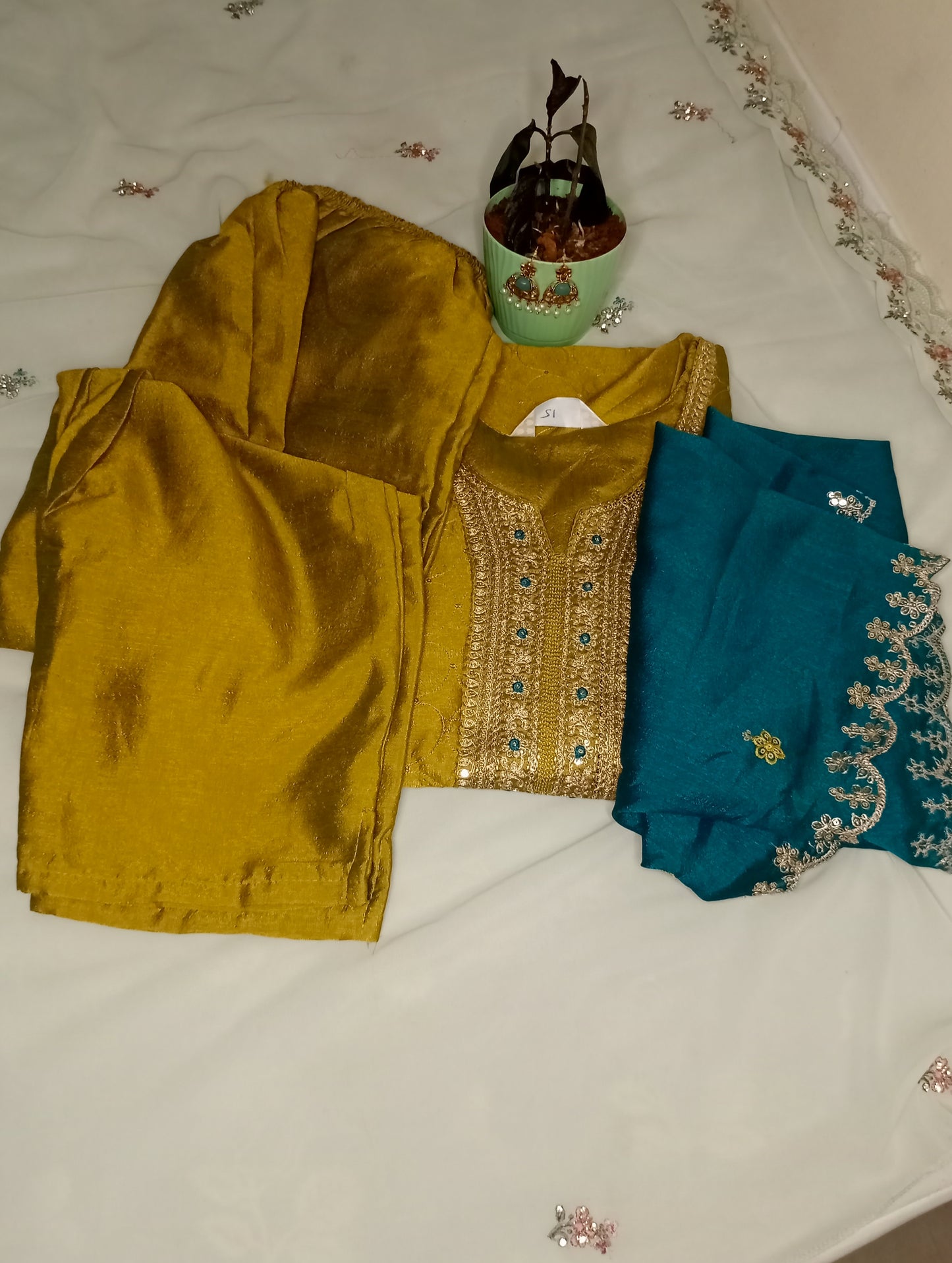 Sunehri Teal Yoke Set