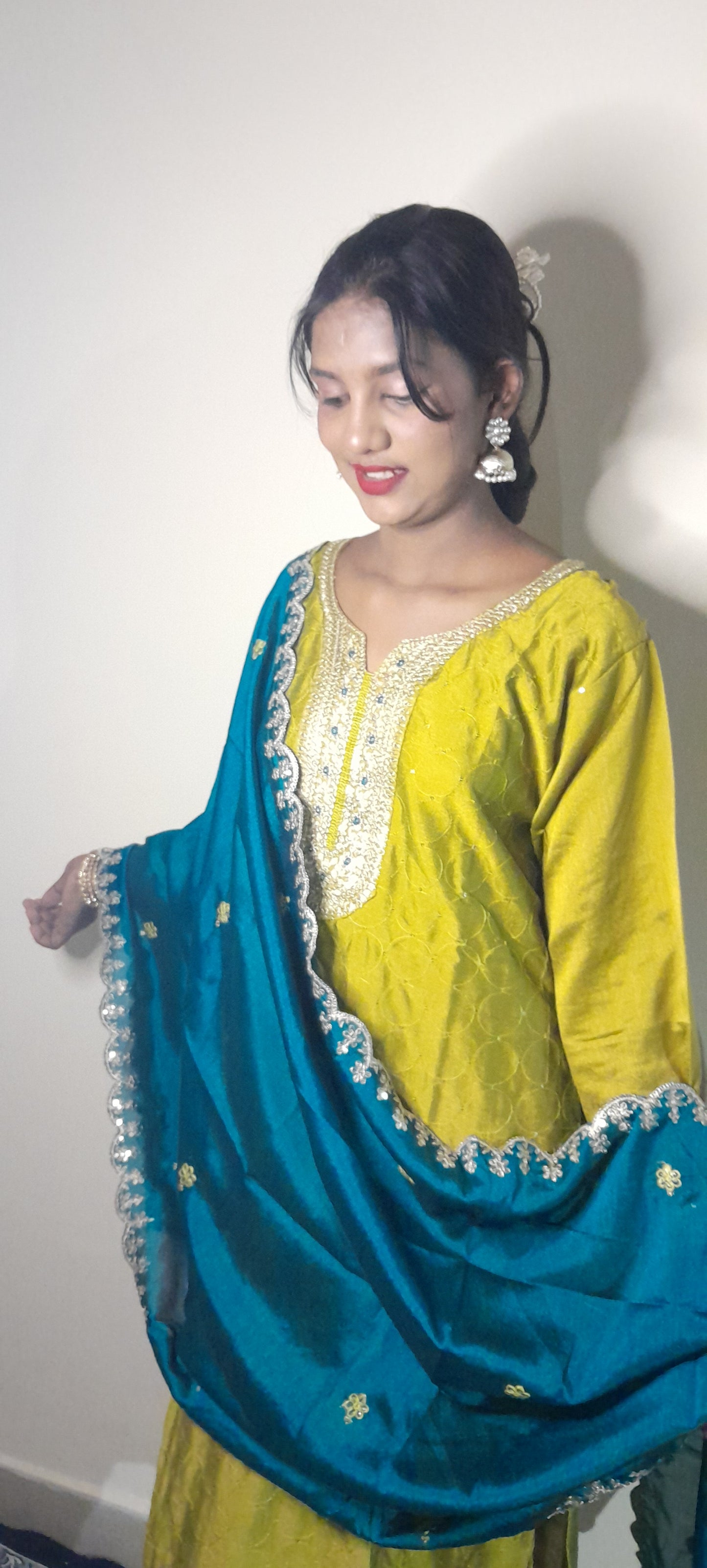 Sunehri Teal Yoke Set